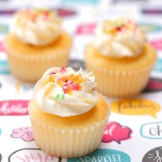 Photo1: Vanilla Cupcakes (×6) (1)