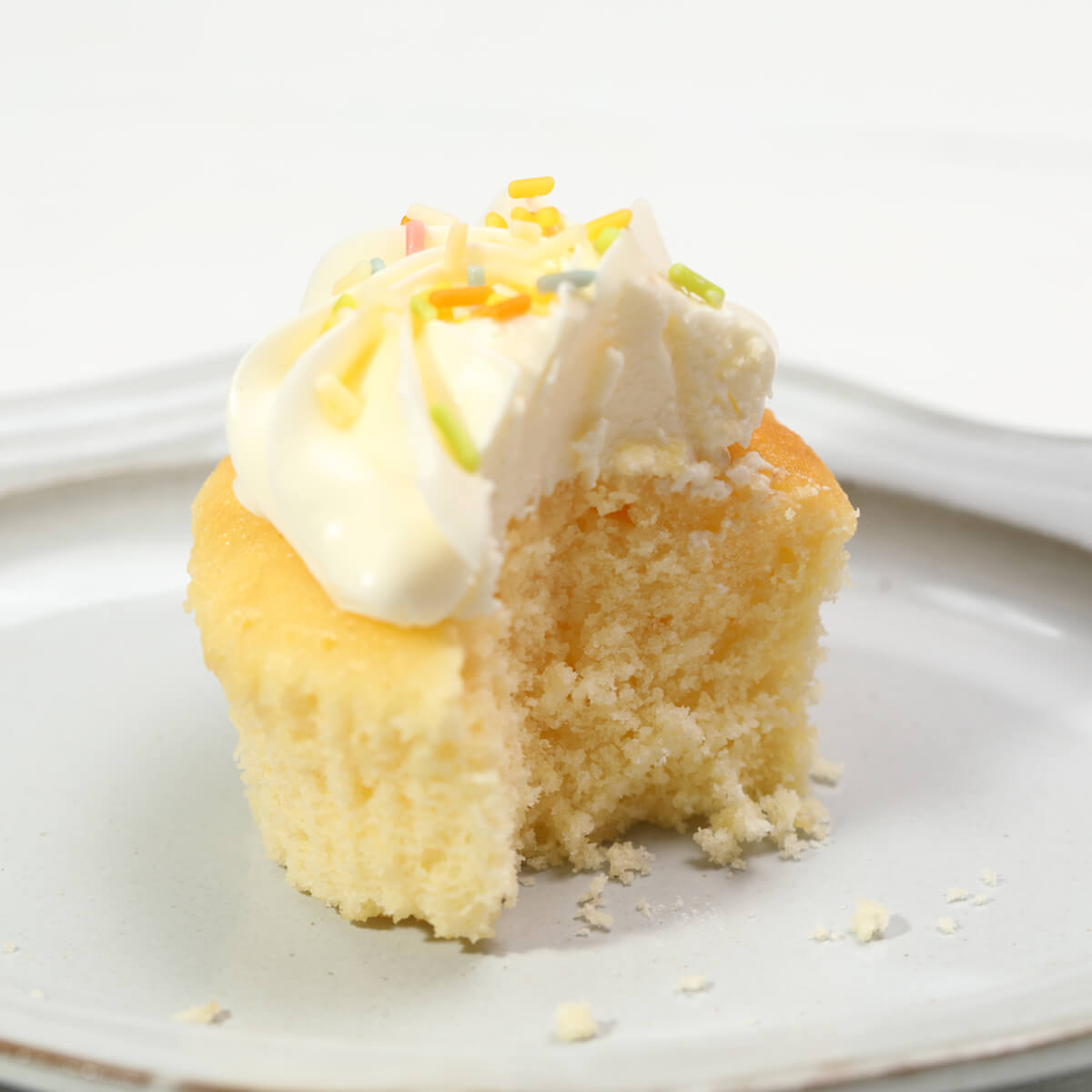 Photo2: Vanilla Cupcakes (×24) (2)